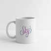 Mug en céramique blanc avec inscription colorée "Sky's original", anse large, robuste, contenance 325 ml, idéal pour café et thé.