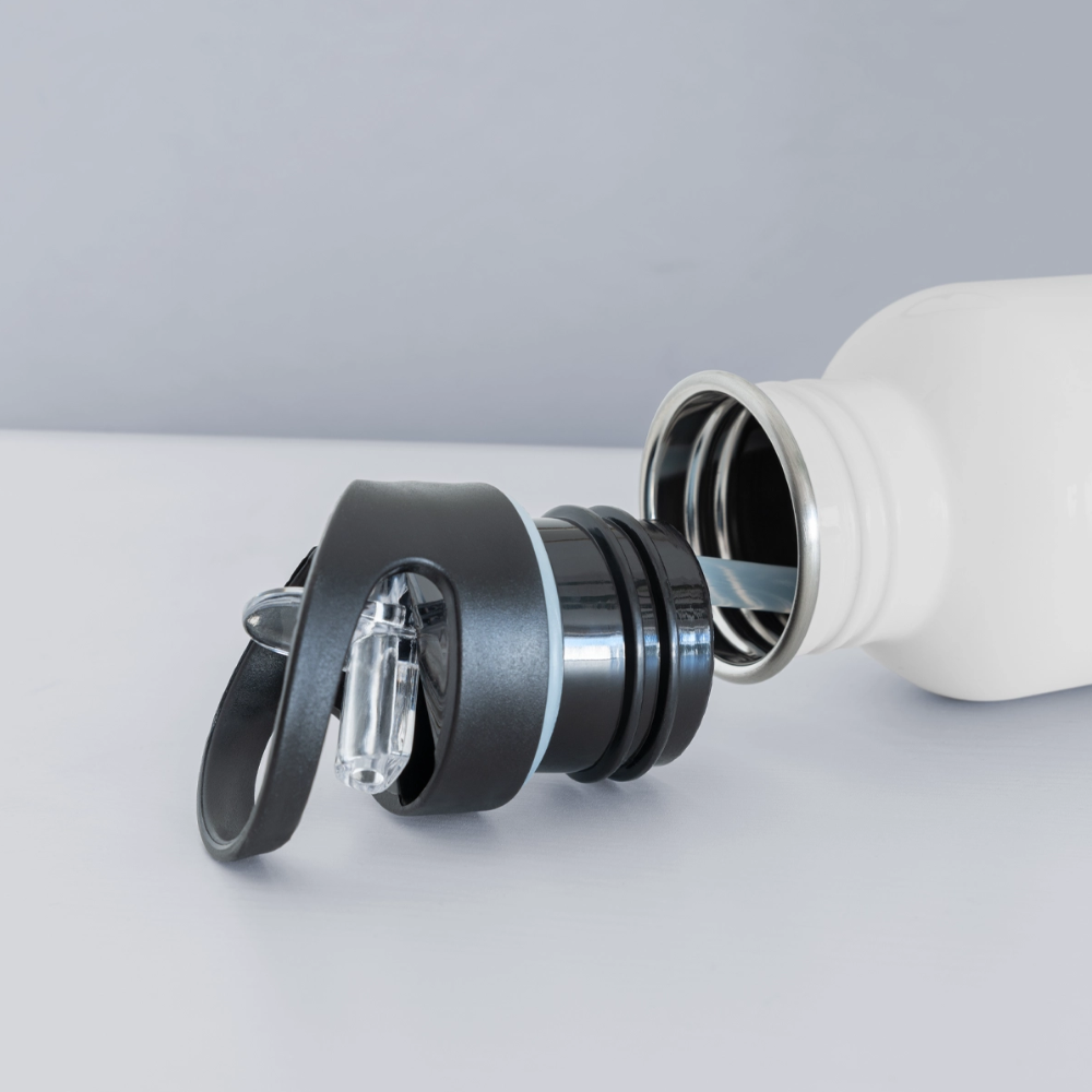 Gourde Sky's goumi en aluminium avec mousqueton et bouchon pipette, capacité 600 ml, idéale pour activités de plein air.